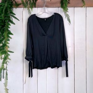 White House Black Market V-Neck Quarter Sleeve Blouse